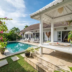 https://villa-moana-poe.hotelsseminyak.net
