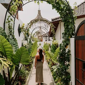 https://maddu-suites.ubudhotelsnow.com